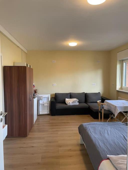Appartement Einzimmerwohnung + Dusche Und Wc