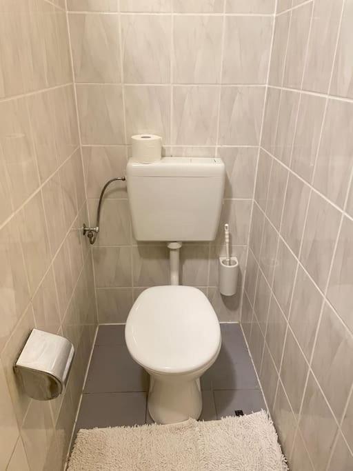 Appartement Einzimmerwohnung + Dusche Und Wc